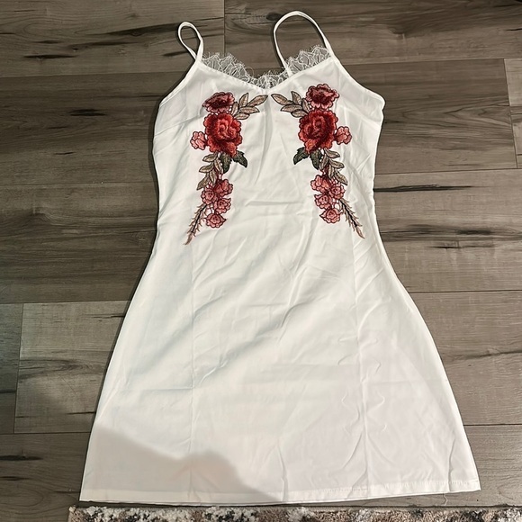 Beautiful embroidered small slip dress - Picture 2 of 4